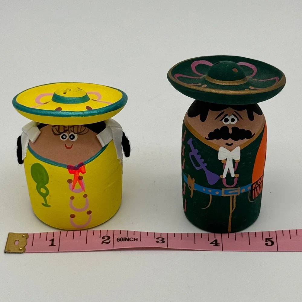 Vintage Hand Painted Mexican Folk Art Clay Mariachi Couple Salt Pepper Shakers